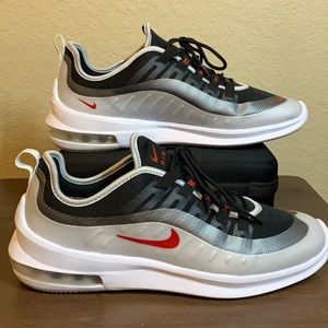 Nike Air Max Axis 9.5. Black/red/white